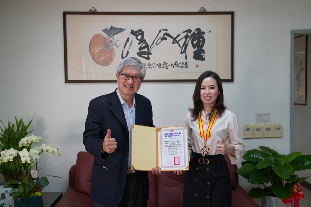 陳余芳博士候選人獲頒「國際傑出發明家發明國光獎章」。