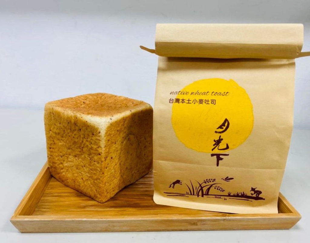 月光下友善農場與家樂福聯名推出本土小麥麵包