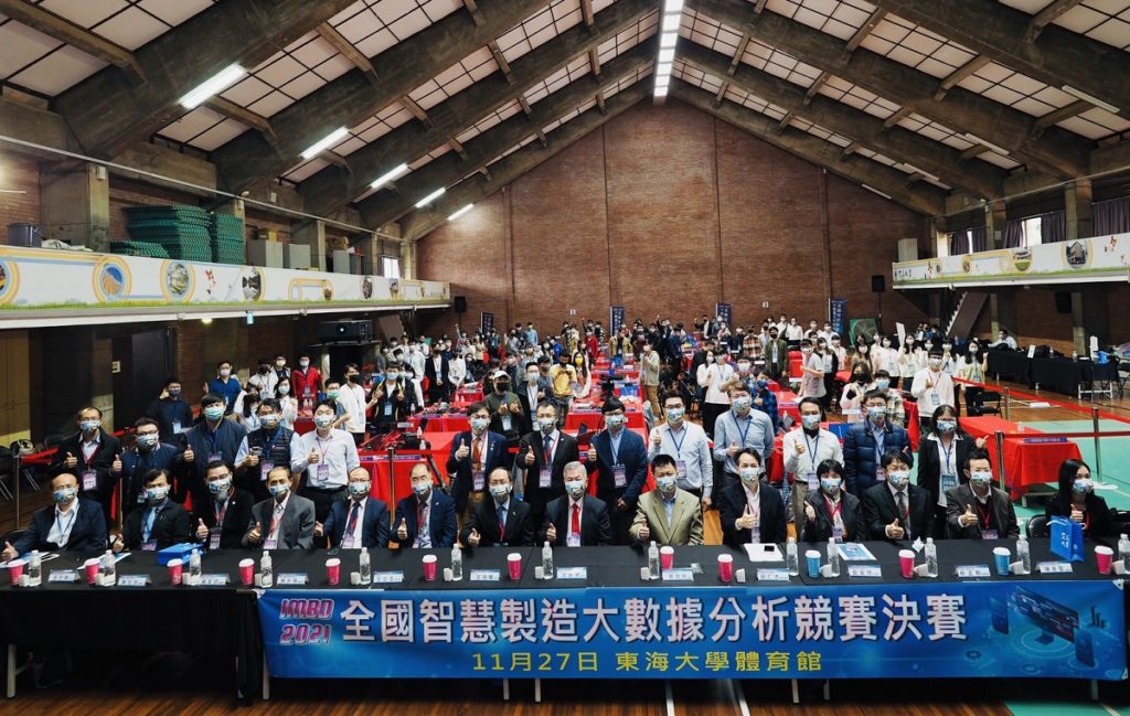 2021全國智慧製造大數據競賽-全體大合照。(圖/東海大學提供)