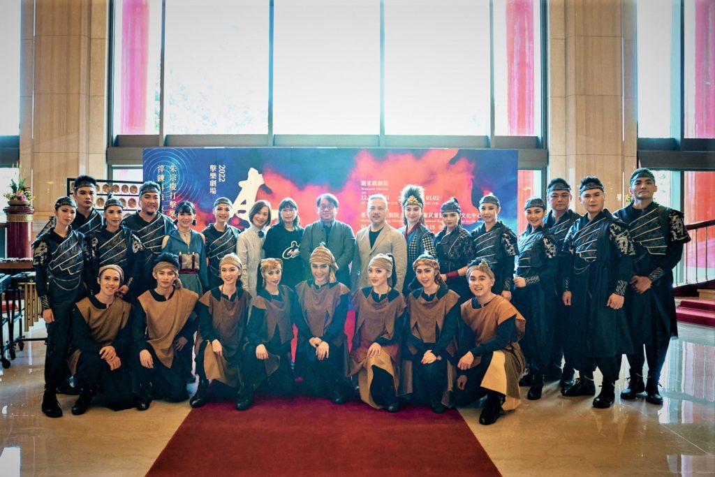 2022擊樂劇場《木蘭》所有演出團隊合影。（圖/朱宗慶打擊樂團隊提供）
