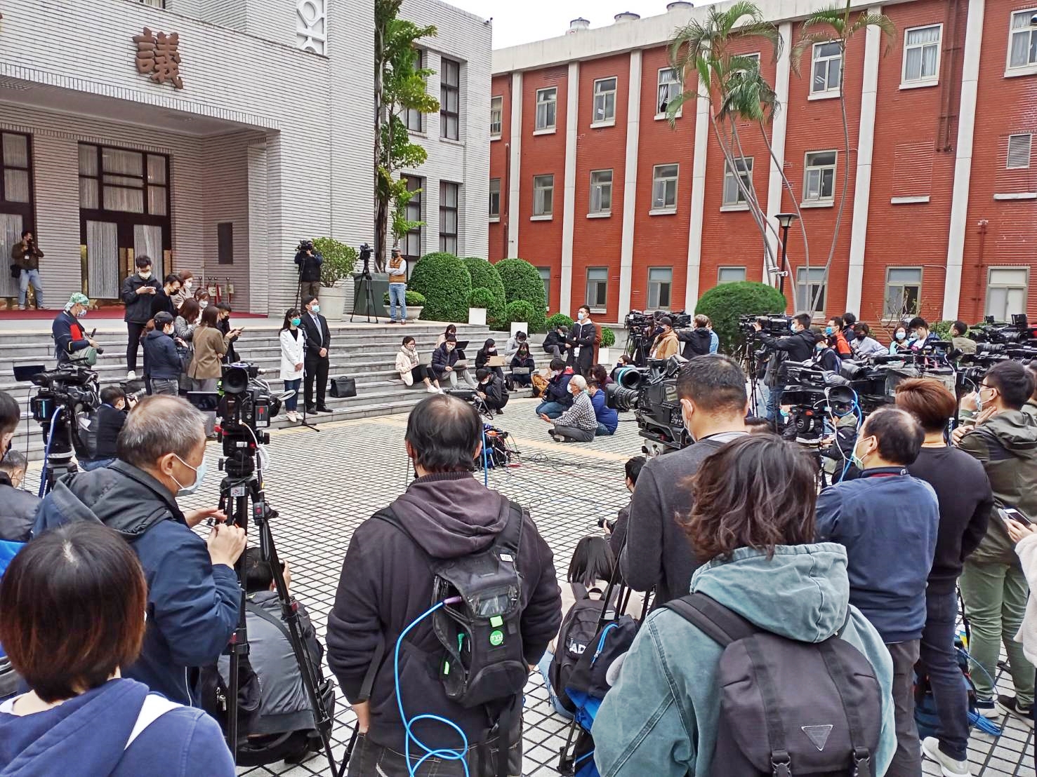 高嘉瑜勇敢現身說法 遭扯髮拖行打到出血 眾多女子受害 73 1