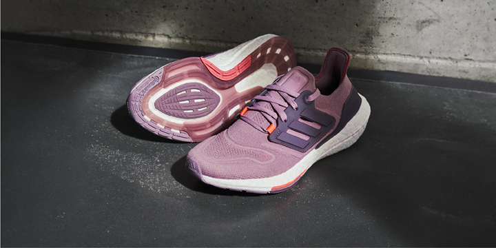 adidas UltraBOOST 22延續旗艦跑鞋優異血統,以BOOST中底科技、Linear Energy Push系統,打造絕佳跑鞋性能