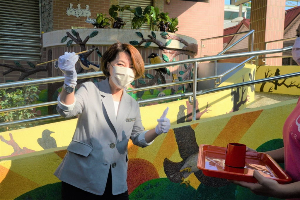 博愛國小鳥巷教學區揭幕_副市長彩繪牆