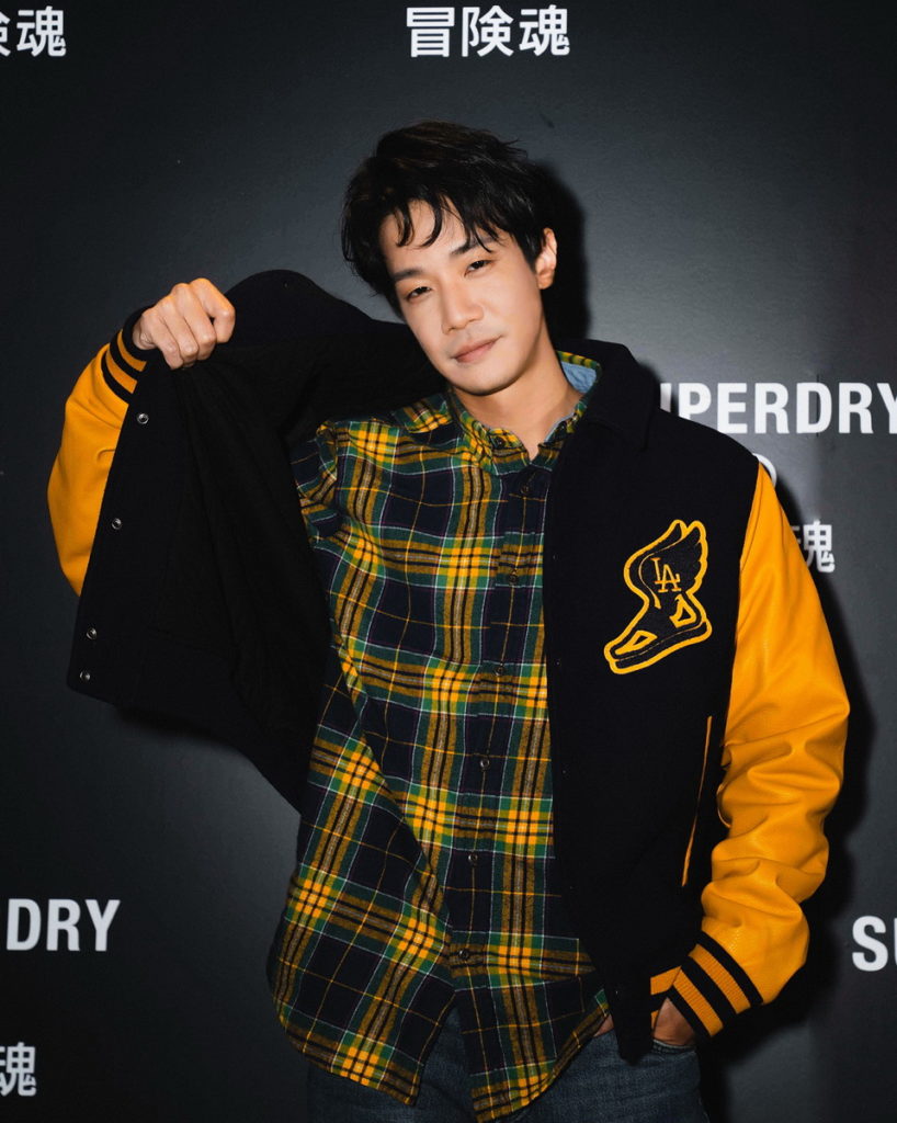 SUPERDRY品牌好友 薛仕凌身著永續環保概念的系列服飾，展現對品牌的喜愛之餘，同時透過日常穿衣為環保盡一份心力！