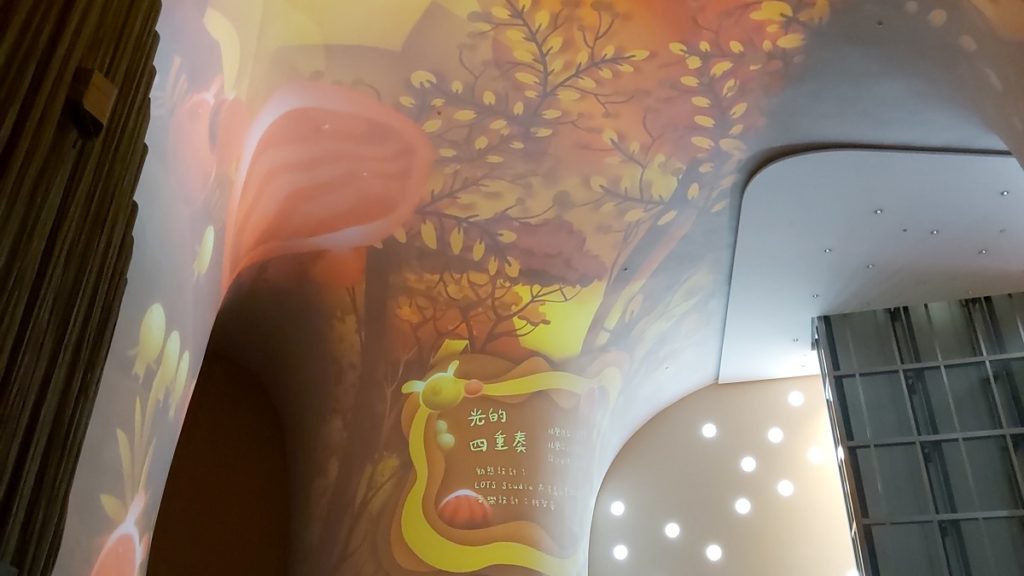 歌劇院即日起〈光之曲幕〉推出《光的四重奏》耶誕特展。(圖/陳惠玲攝影)