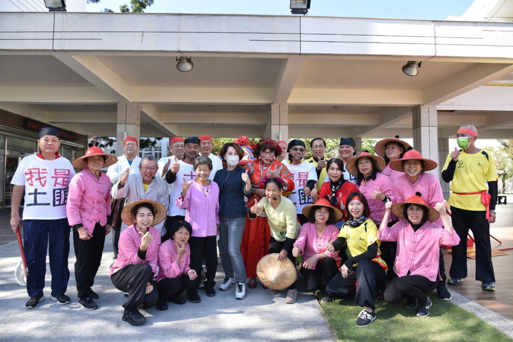 副市長與社區劇場成員合照