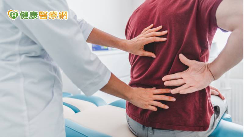 彎腰穿褲「喀」一聲 竟是「腰椎椎間盤破裂」