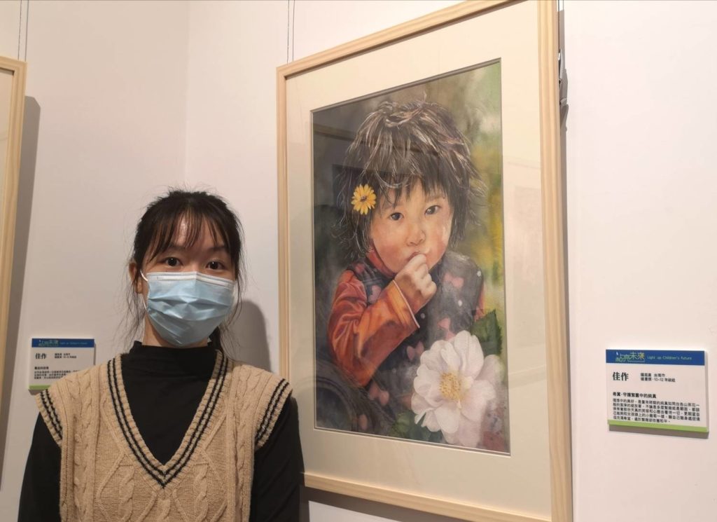 三度獲獎的鍾同學，感謝安得烈長期幫助她們家，她自己也期許著未來能夠投入繪畫教