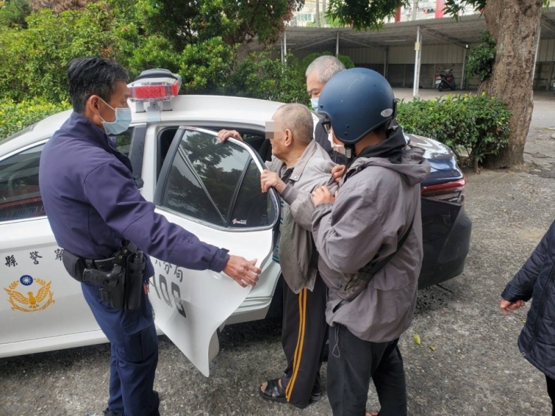 失智翁溜出門家屬臉書急尋人  鷹眼警迅速尋獲助團聚