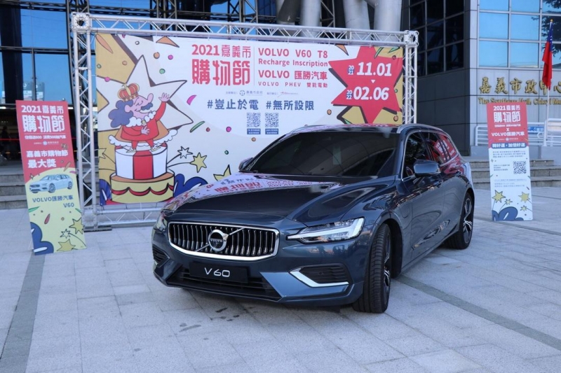 嘉市購物節最大獎269萬的汽車市府廣場前展出