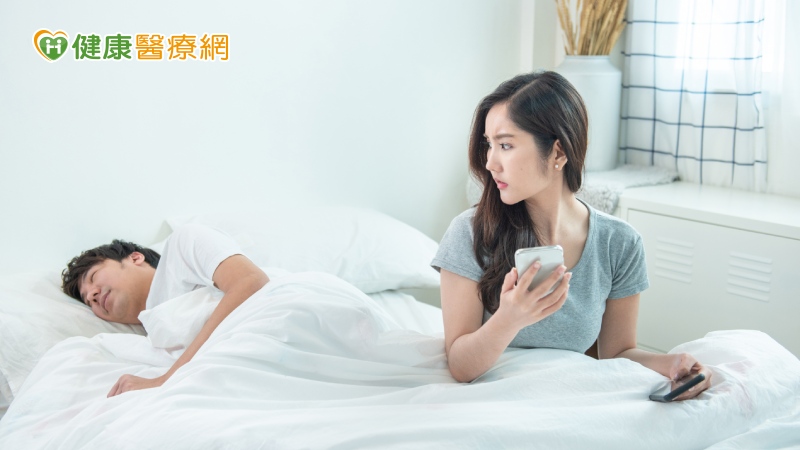 平時獨立談戀愛卻變超黏人? 心理師:重新檢視內心傷痕