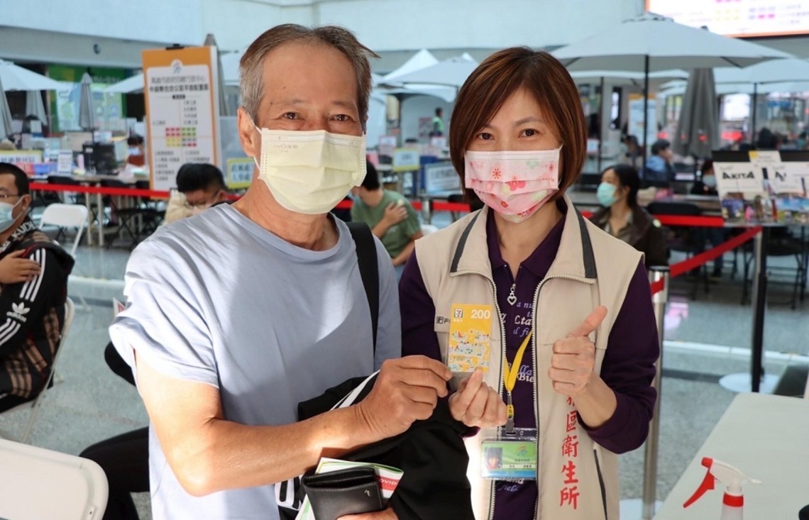 好康鬥相報 高雄市33社區接種站打莫德納疫苗領禮券