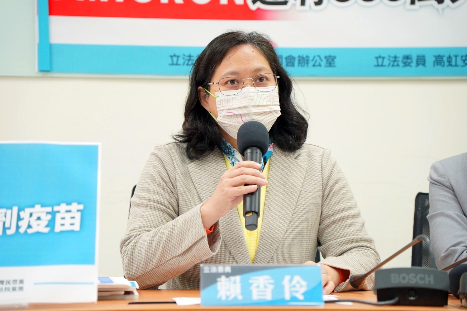 Omicron來襲 民眾黨爆料:500萬人連第1劑疫苗都沒打 68 Omicron來襲 民眾黨爆料:500萬人連第1劑疫苗都沒打