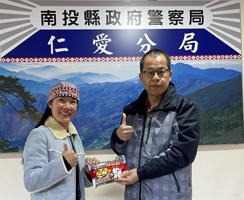 熱心企業贈暖暖包 寒冬執勤員警添利器