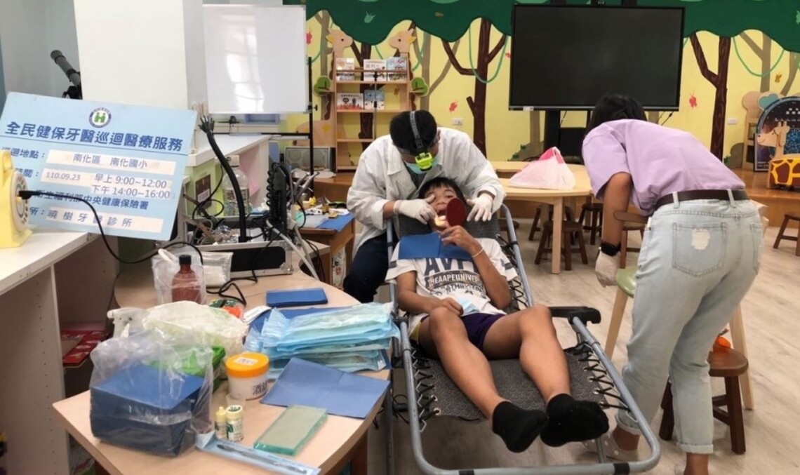 扶輪社捐台南偏鄉5國小牙科設備