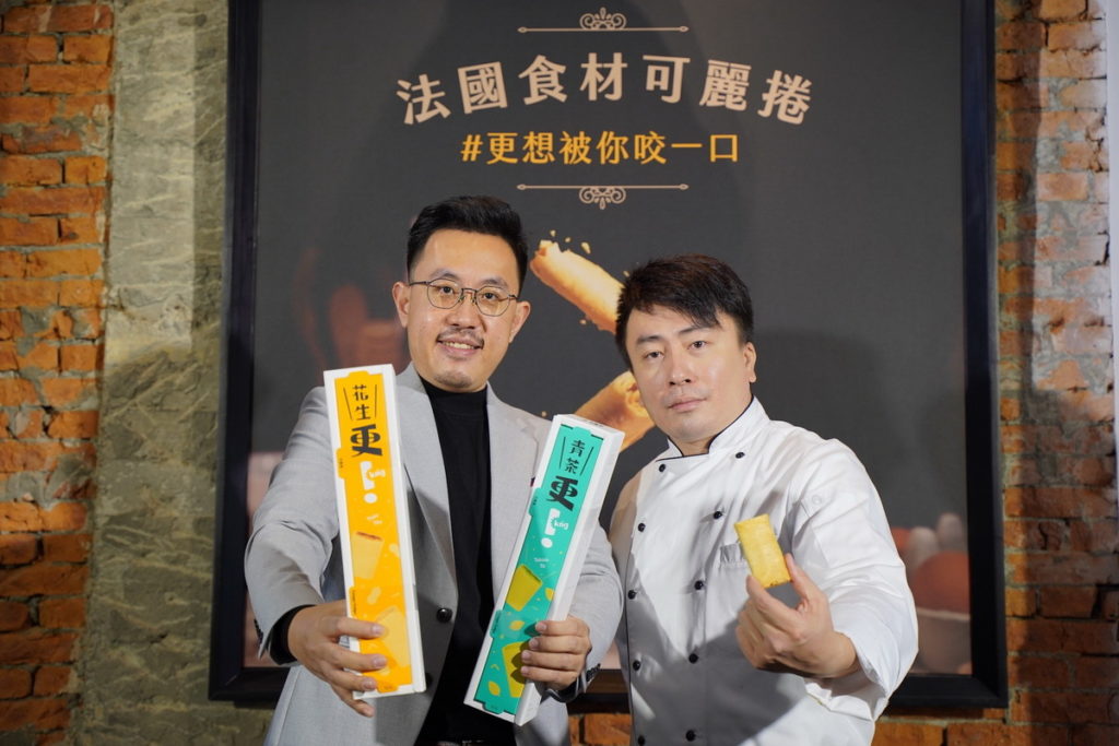 「更kńg」考究使用台法天然原料呈現美味的可麗捲,品牌名稱也十分創意誘人。圖為共同創辦人陳翊榮(左)、侯景中(右)。