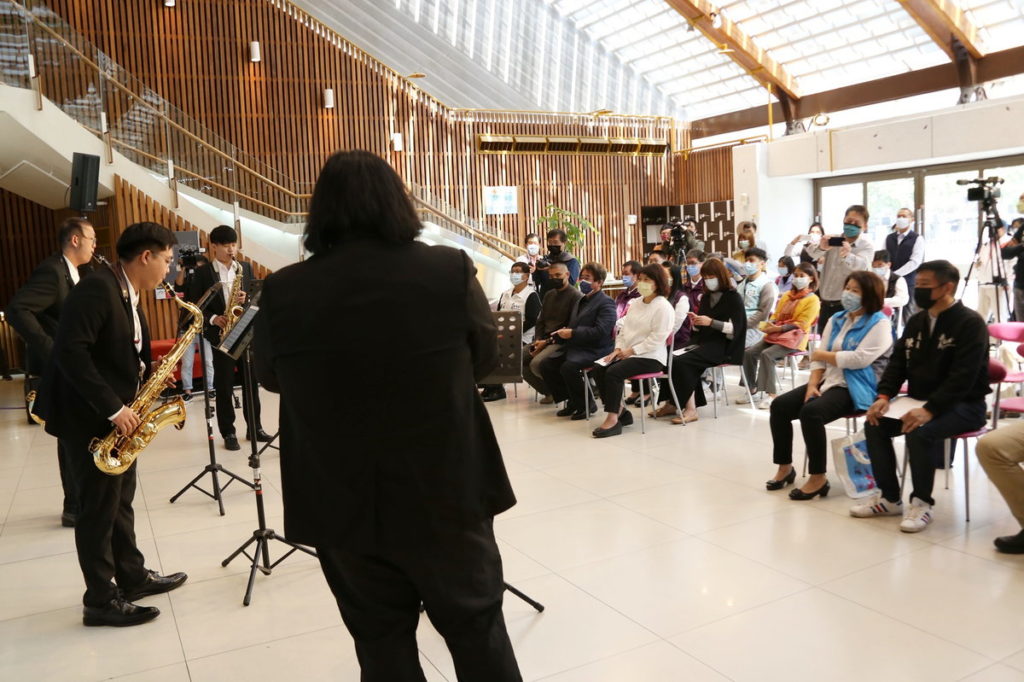 黃敏惠市長欣賞嘉義大學音樂系帶來薩克斯風演奏