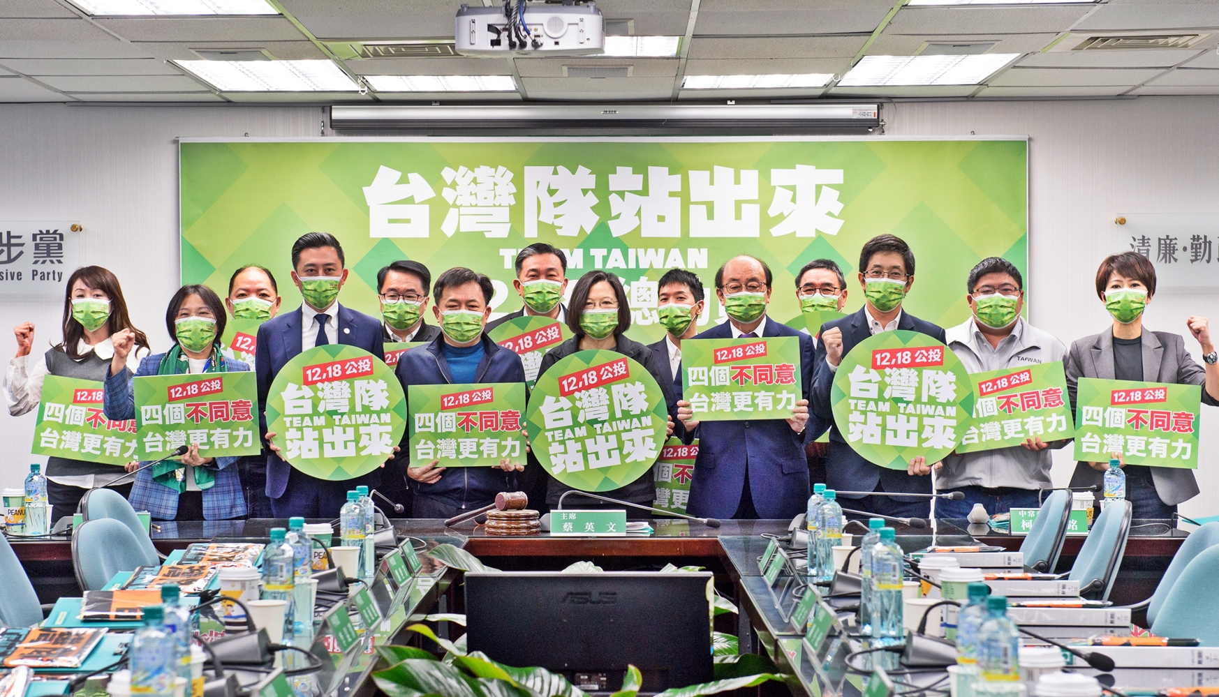 公投最後10天拚了!民進黨下令全黨「站路口」催票 76 政府養網軍?林錫耀:民進黨哪有錢養網軍