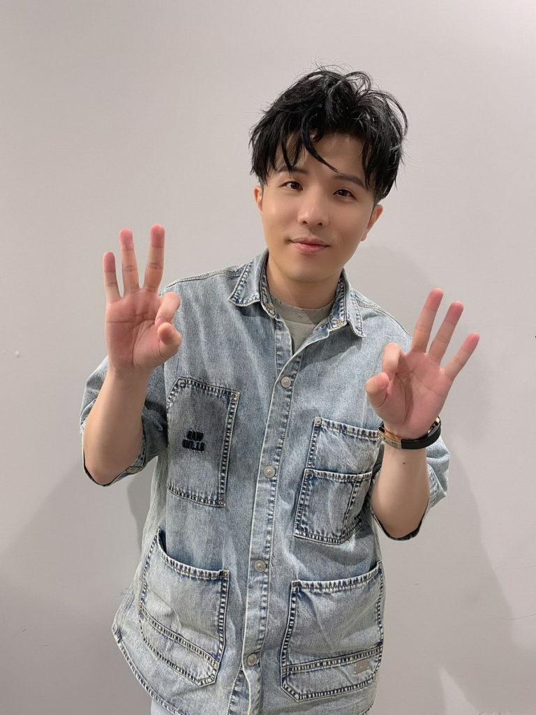 宋念宇小宇老師擔綱《聲林3》教唱老師,教授選手實際的演唱技巧。(圖-聲林之王3提供)