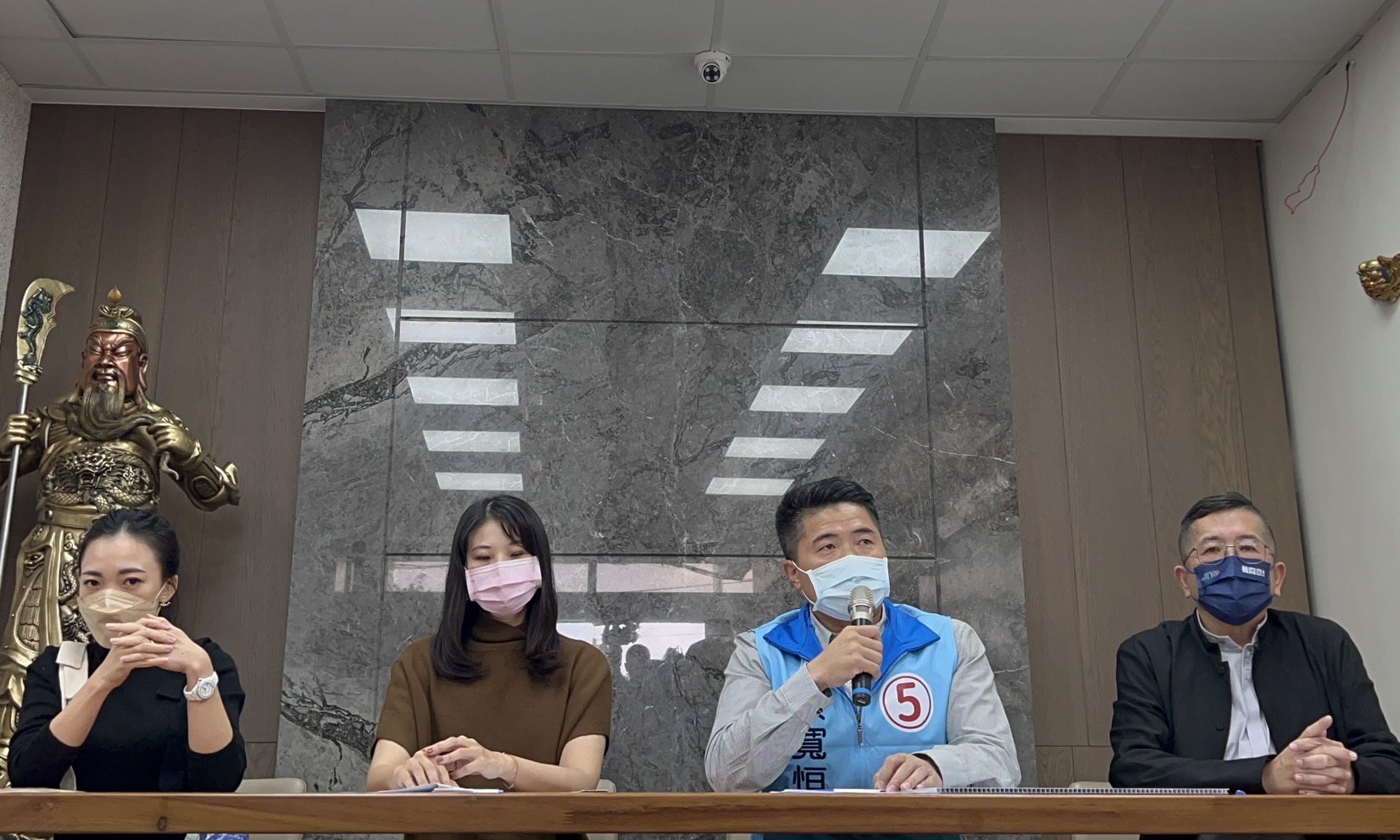 訴求空汙肺癌 顏寬恒問林靜儀:吞500萬噸燃煤 台中人情何以堪 91 S 2580490