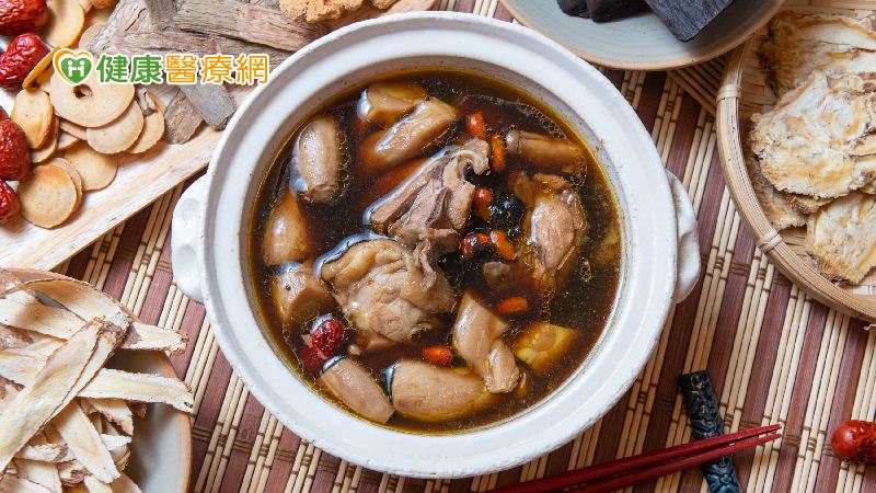 壓力太大落髮量驚人 中醫推一雞湯養血烏髮