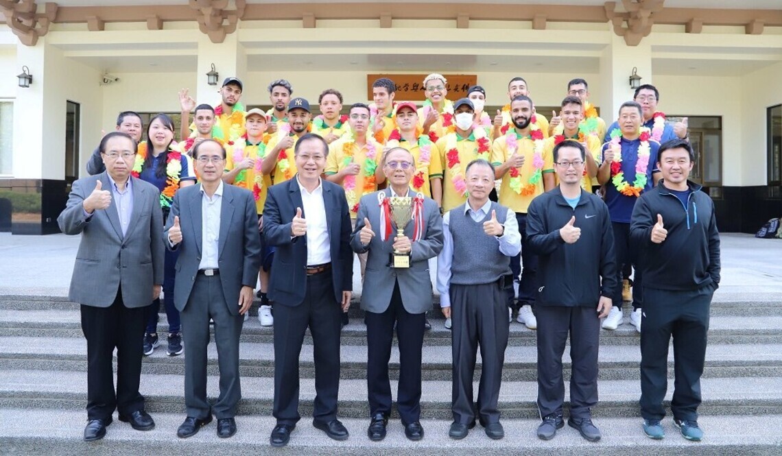 南華大學足球隊勇奪五人制亞軍 慶功餐會倍感溫馨