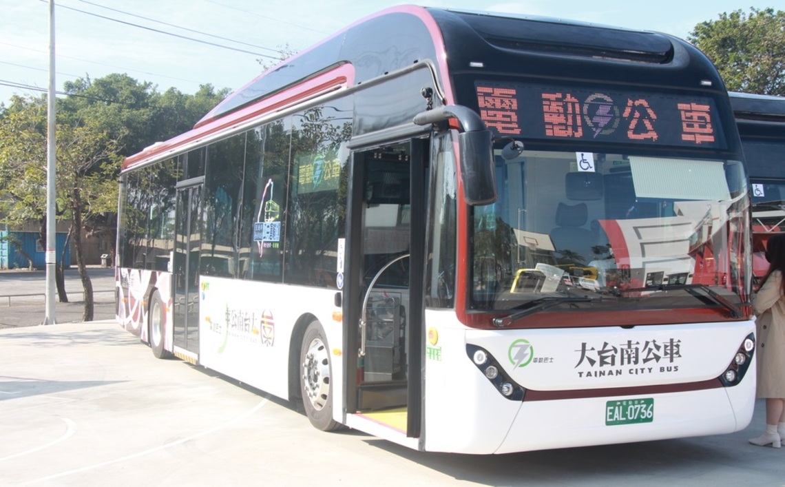 台南棕幹線電動公車啟航