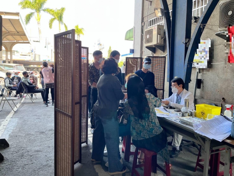 移民署四不原則 在臺逾期停居留快打站吸引570人完成疫苗接種