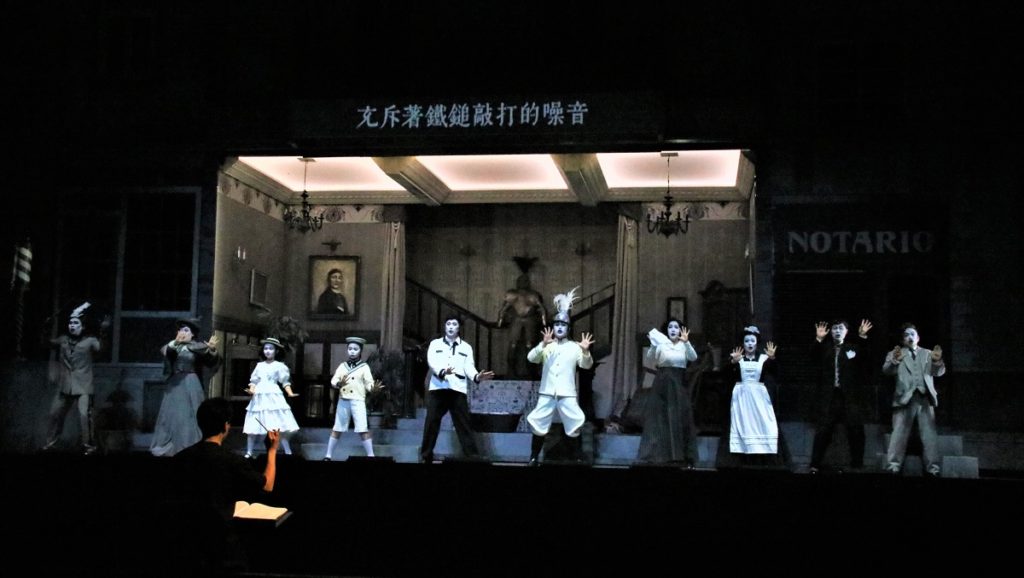 歌劇院舉行《塞維亞理髮師》彩排記者會,現場演出精彩橋段。(圖/陳惠玲攝影)