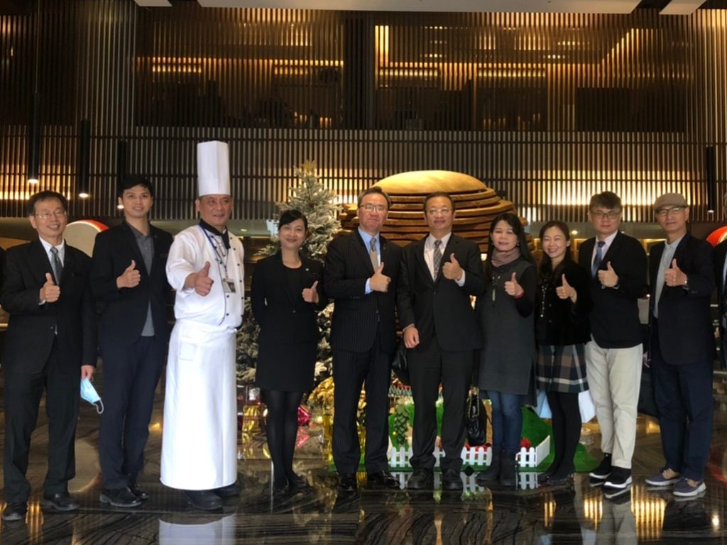 吳鳳科大餐旅管理系與花東地區卓越五星飯店簽訂產學策略聯盟
