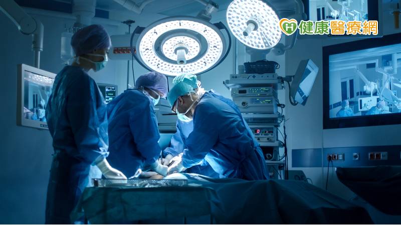 一個醫師同時開兩台刀安全嗎? 彰基專家解析