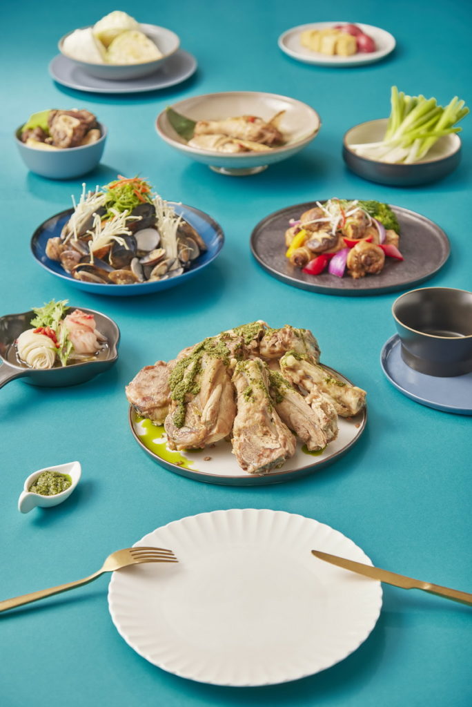 台北國泰萬怡酒店 MJ Kitchen 肉食火鍋季 無限供應酸辣火山排骨、麻油鮮魚麵線及麻辣三寶等精選美饌