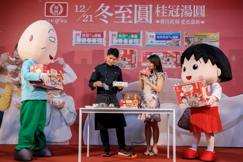 桂冠主廚勇師父現場展演小丸子聯名新品烹煮步驟