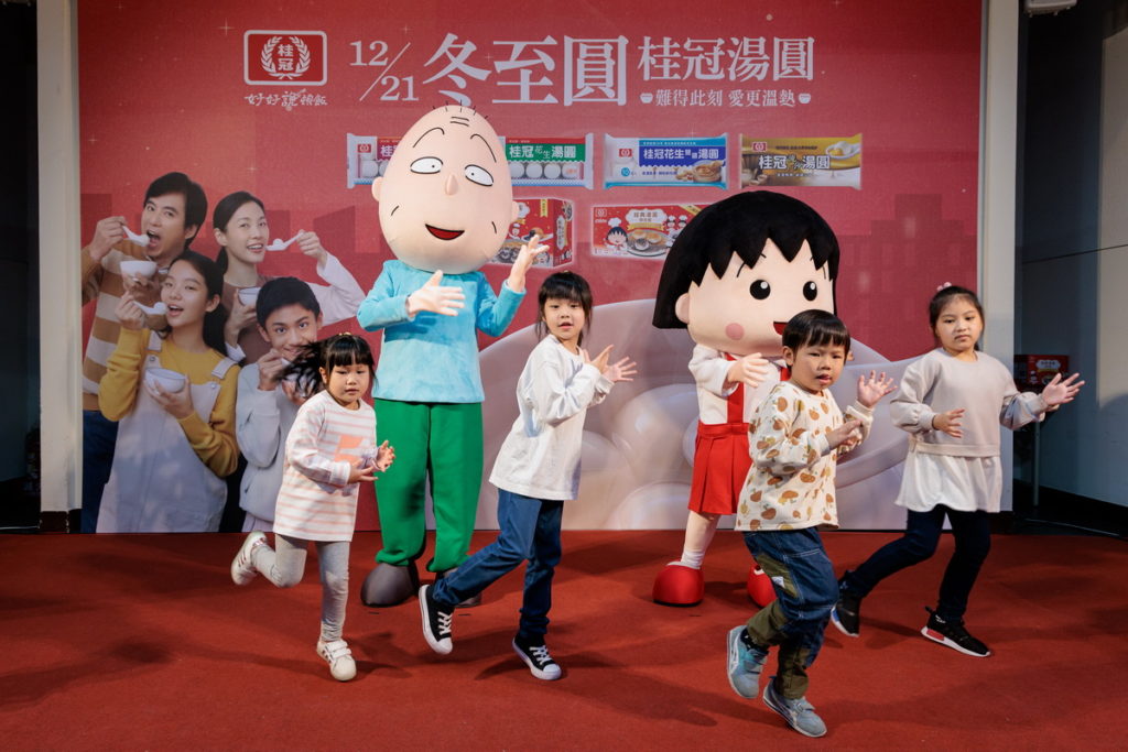 櫻桃小丸子和爺爺人偶一起大跳湯圓舞