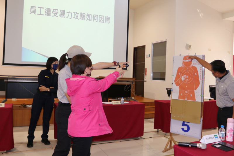 屏東分局舉行超商座談會互動熱絡