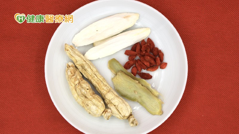 婦女更年期胸悶腹脹 中醫豆薑、暖心湯來調養