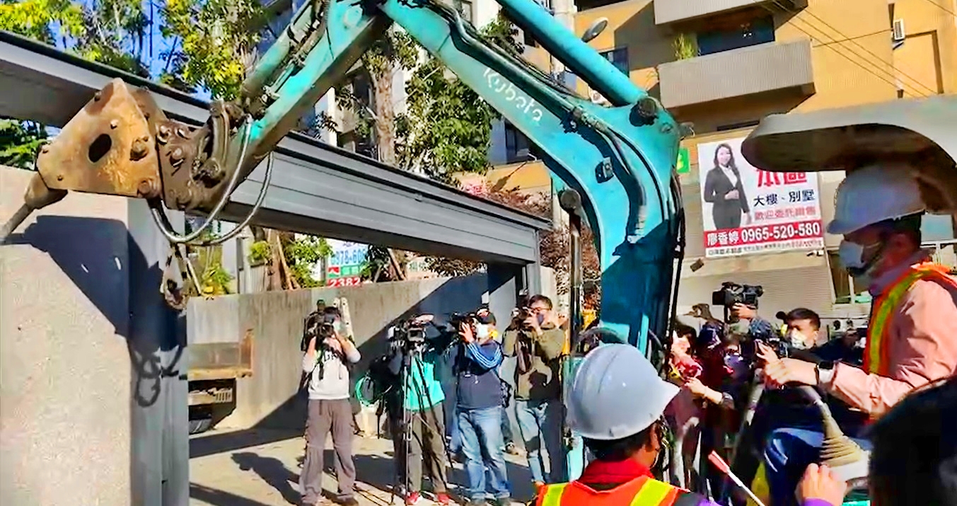 顏清標喝花酒顏寬恒跟去?林靜儀質疑這能稱歷史共業嗎 72 顏清標喝花酒顏寬恒跟去?林靜儀質疑這能稱歷史共業嗎