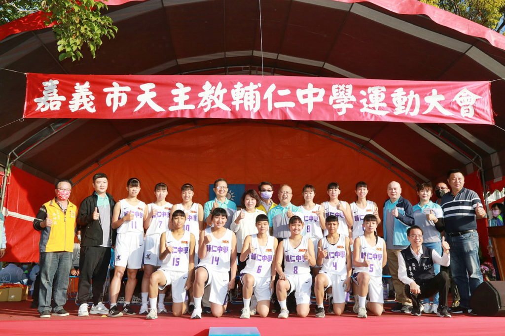 輔仁中學大合照