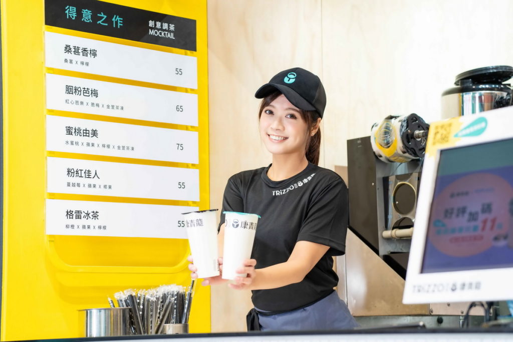 康青龍三代店調整銷售品項,為消費者提供更多元的口感與創意茶飲。