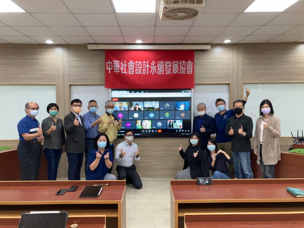 前行政院長毛治國支持以循環經濟及環境治理解決社會問題,於中國科大舉行的發起人會議合影。(後排右4:毛治國院長;後排右3綠色冀泉陳宇華創辦人;後排左3中國科大管理學院劉明德院長)