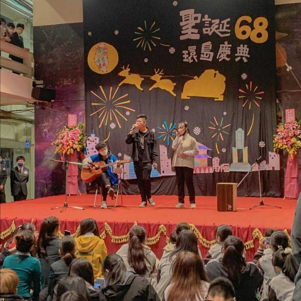 學生載歌載舞的精彩表演,炒熱校慶的歡樂氣氛。開平餐飲學校/提供