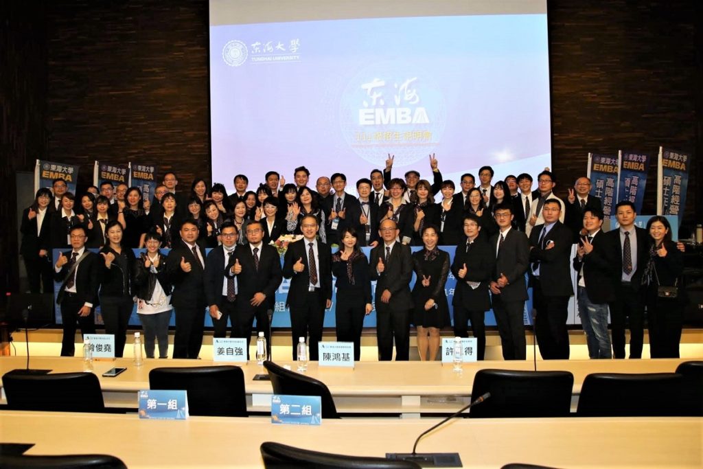 EMBA_109、110級在校生擔任說明會志工大合照。(圖/東海大學提供)