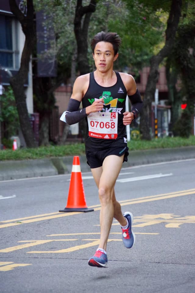 場地賽強將葉日鴻 (MIZUNO) 首次馬拉松,就以 2:38:47 成績完賽 照片來源:葉日鴻