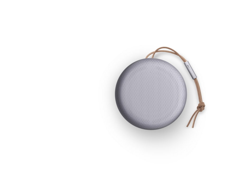 Beosound A1堪稱完美的便攜式藍牙喇叭,擁有響亮而迷人的音色。同時,具備卓越的防塵防水功能及長達18小時的續航時間