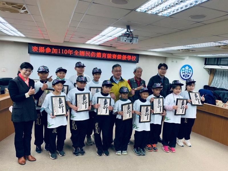賴峰偉表揚110年全國民俗體育競賽優異學校