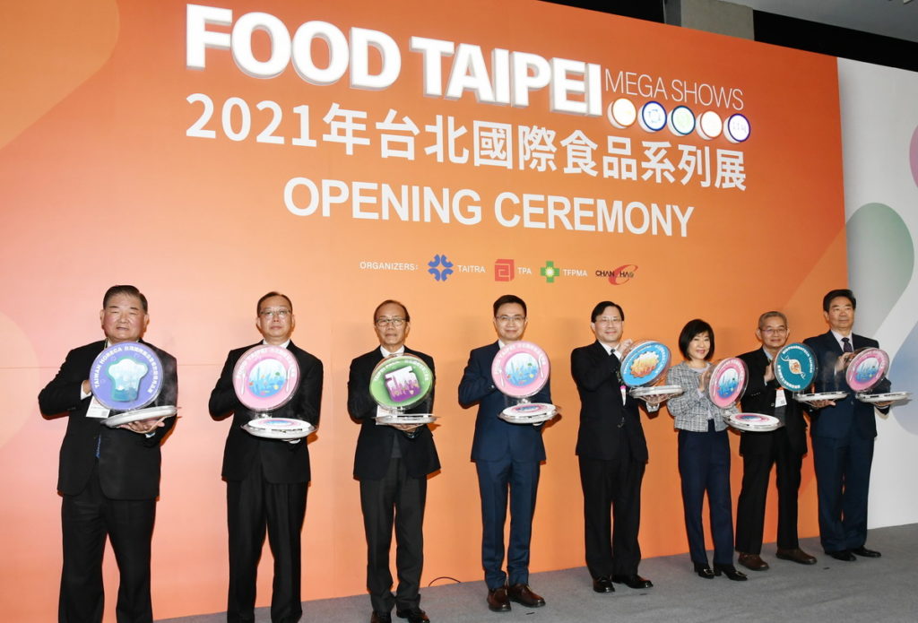 2021年台北國際食品系列展因受疫情影響延期辦理，今(22日)順利於南港二館盛大登場。圖為主辦單位及與會貴賓合影。