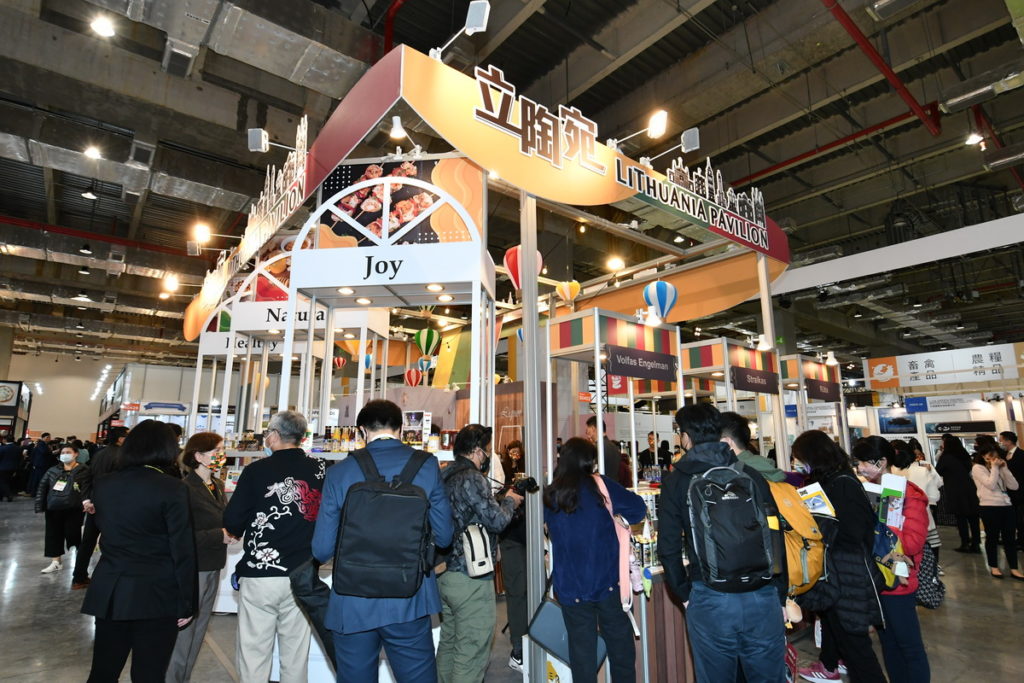 2021年台北國際食品系列展匯集28國共同展示各國在地特色美食，本屆首度新增的立陶宛國家館是展覽重要亮點之一。