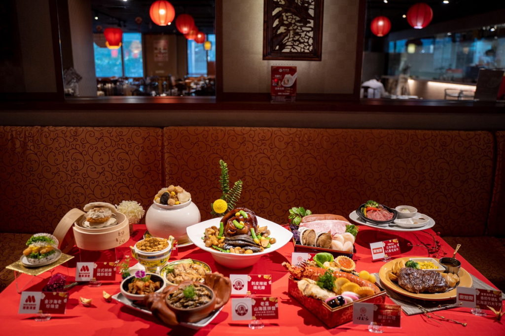 東元餐飲集團台北食品展開幕活動推廣各品牌春節開運年菜,安心食品(MOS摩斯漢堡)、樂雅樂,日式高級餐飲-羽村、京式宮廷盛宴-餡老滿