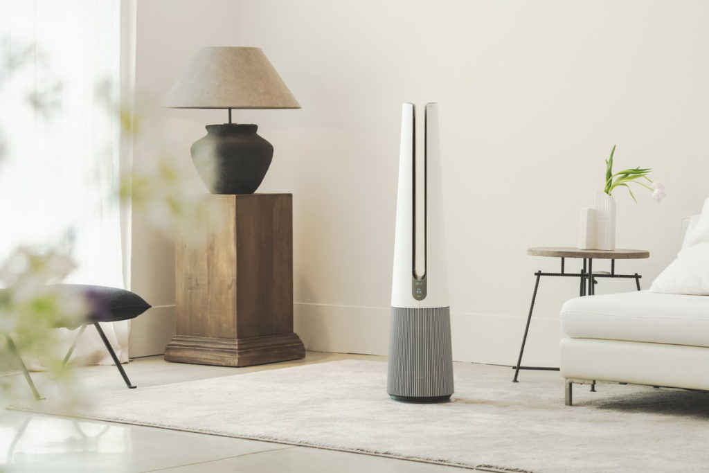 LG PuriCare™ AeroTower圓柱形的流線機身展現時尚設計美學，提供消費者米白與銀色兩種高雅的配色選擇，完美融入各式風格的室內設計。