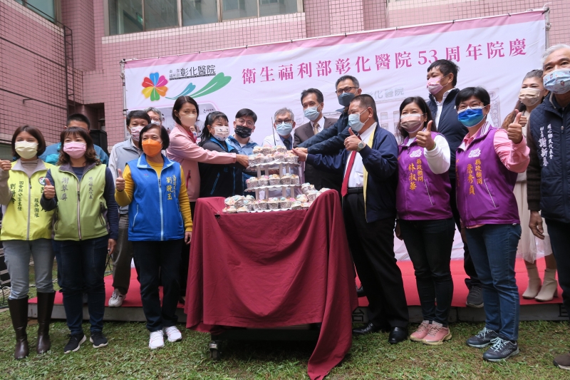彰化醫院53歲 愛心義賣加熱飲讓人從身體暖到心坎裡